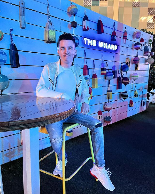 artyombespalov в LOOKY. . Man talks, gym, rum,...