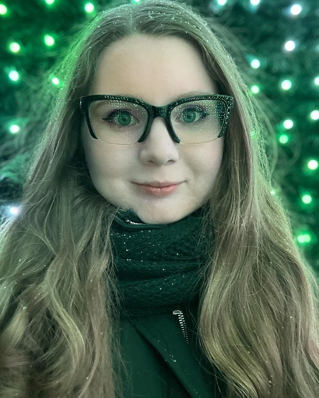 gloriia3835 в LOOKY. #vsco#insta#instalike#minsk#instagram#vscocam#belinsta#vscominsk#vscminsk_by#girl#minskgram#belarus#minsk_by#tvoyminsk#photoshop#девушка#студентка#глаза#голубые#волосы#улыбка#. Новый год уже прошел...