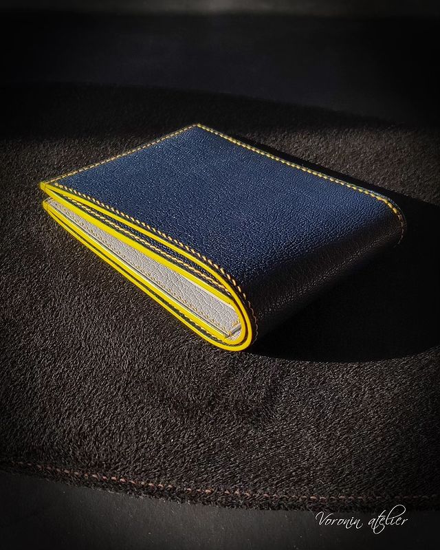 voronin_atelier в LOOKY. #voroninatelier,#изделияизкожиомск,#портмонеручнаяработа,#портмонедлямужчин,#портмонекожаное,#портмонеомск,#портмонелюкс,#кожаноепортмоне,#мужскоепортмонедляденег,#bifoldwallets,#bifoldleatherwallet,#bespokewallet,#walletleather,#walletformen,#leatherwalletsformen,#leatheraccessory. Яркий кошелечек полу...