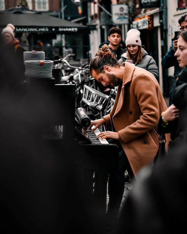 pasharocket в LOOKY. #streetpiano,#streetmusic,#pianoplayer,#streetmusician,#amsterdam. You might think it’s...