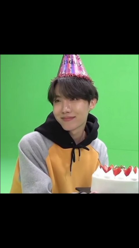 m_a_l_a_y_a9_5 в LOOKY. #bts,#jhope,#happybirthday,#happyhoseokday,#armyforever. Happy birthday Hoseo...