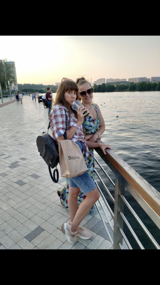 vecnushka90 в LOOKY. #любимаяподружка,#большечемсестра. 💙💜💛💚💙♥️❤️
#люби...
