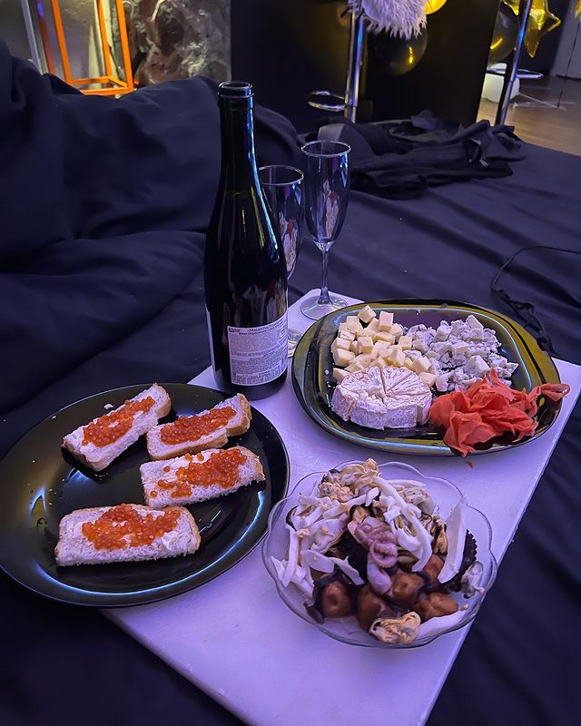 kommerslife в LOOKY. #читмилим🍕,#читмил,#читмилл,#еда,#морепродукты,#едаялюблютебя,#едадолжнабытьвкусной,#угливоды,#угли,#касалка,#читмилище,#Cheatmeal,#криветки,#братва,#мидии,#,#отдыхссемьей,#круизлюксотдых,#икра,#горы,#отпуск,#бизнес,#семья,#фото,#жизнь,#любовь,#гамбургеры🍔. #читмилим🍕 #читмил ...