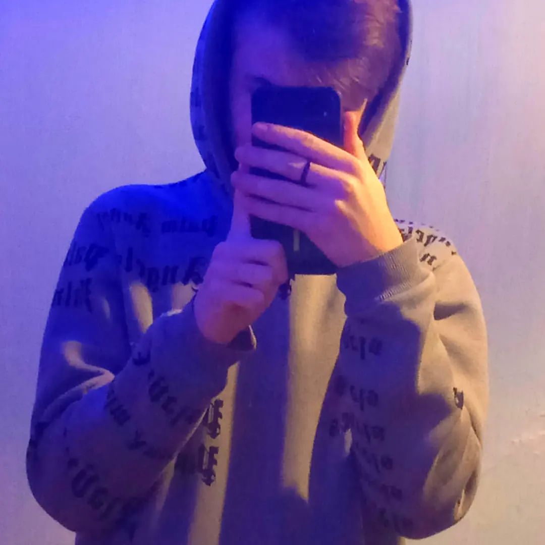 sergey_kazakov21 in LOOKY. . null