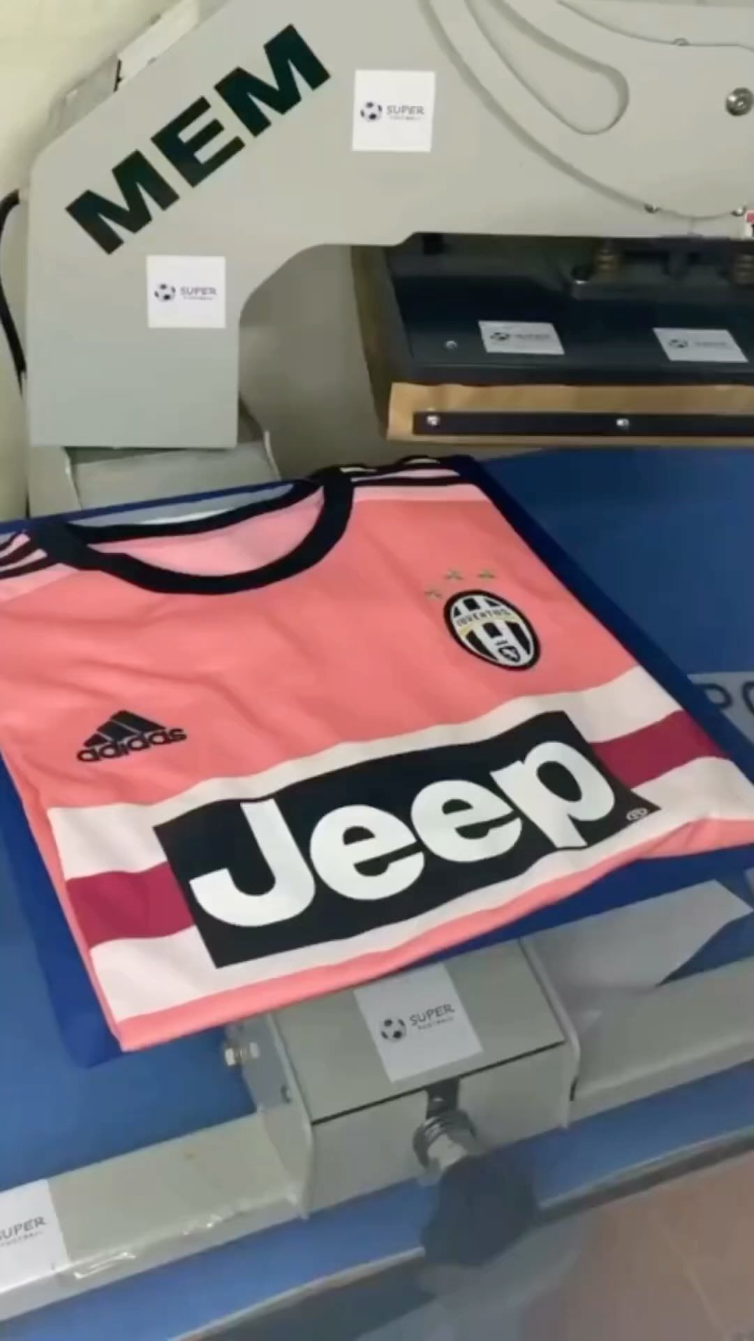 gold_style_108 в LOOKY. #pogba,#juve,#juventus,#seriea,#футбол,#футбольнаяформа,#футбол⚽️,#футболисты. Retro Juventus
#pogb...