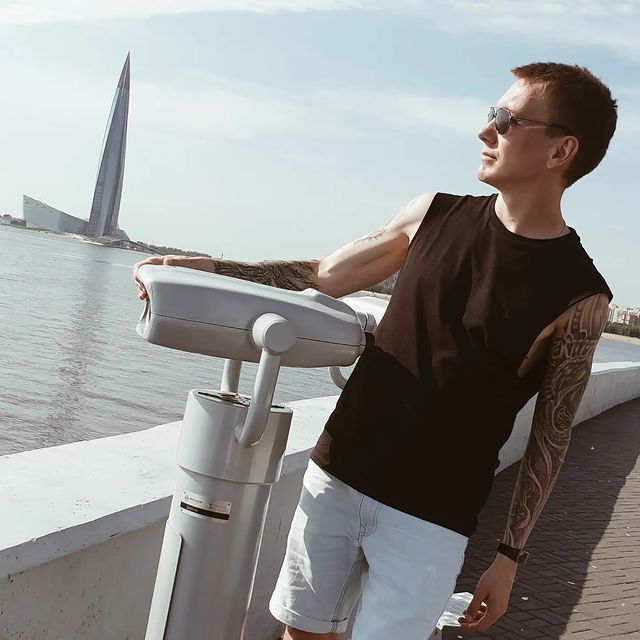 vitalybykov в LOOKY. #Питер,#СПб,#лахтацентр,#лето,#татуировки. С верой в светлое бу...