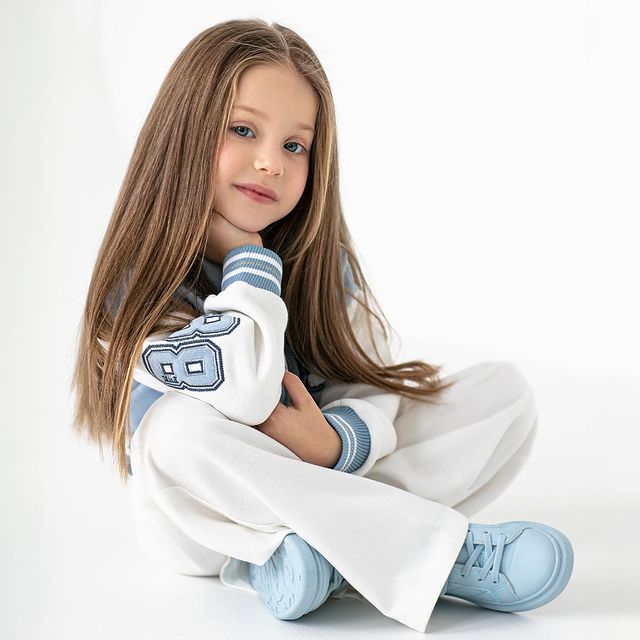 kira_gasanalieva в LOOKY. #кирагасаналиева,#kiragasanalieva,#дети,#мода,#модели,#стиль,#красота,#модныедети,#стильныедети,#красивыефото,#детимодели,#модадети,#детскиймоделинг,#детскаямода,#девочкамодель,#инстадети,#красивыедети,#рекламадети,#синиеглаза,#ребенокмодель,#модныйлук,#babylook,#fashion,#models,#style,#modelkids,#instamodel,#babymodel,#photo,#bestphoto. Болеем! 🤒 Температу...
