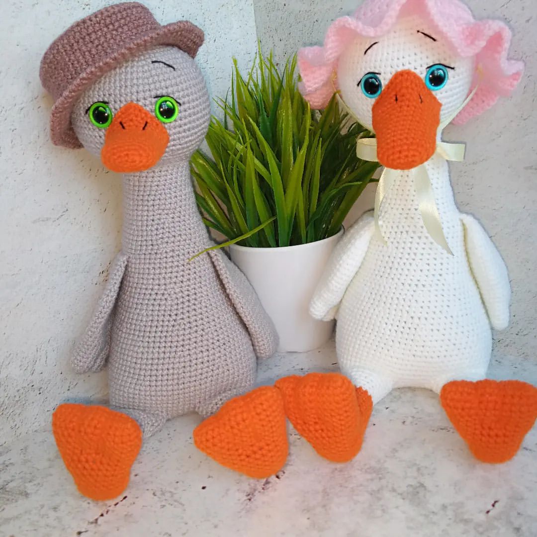 Для Гуси- Маруси связался Гуся- Петруся.

#гуськрючком #игрушкитверь #игрушкикрючком