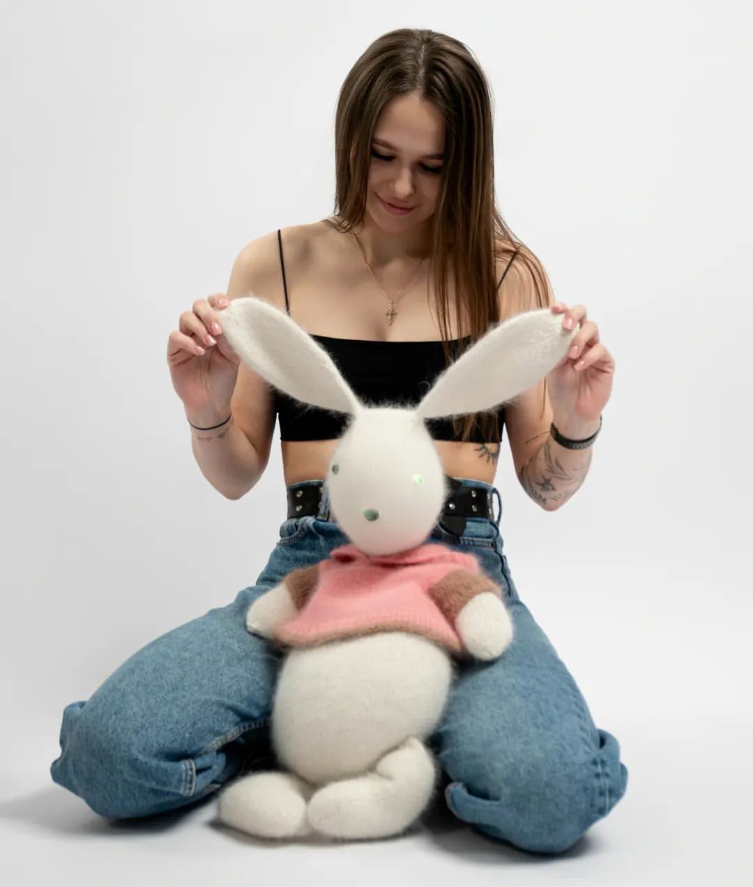 boypravsergei_ph in LOOKY. #girl,#hair,#wood,#warm,#чб,#bw,#blackandwhite,#portrait,#wooman,#tatoo,#lips,#photography,#photo,#studio,#chair,#beauty,#beautifulgirls,#totalblack,#photographertyumen,#tyumenphoto,#tyumenphotographer,#doll,#rabbit,#toy,#jeans. #girl #hair #wood #w...