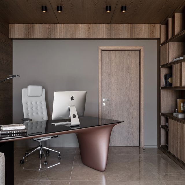 tarastas_ru в LOOKY. #кабинет,#tsdesign,#interiorplusdesign,#interiors,#workplace,#modernhause,#rochebobois,#vitra,#designinteriores,#luxeryliving,#luxuryhome. Кабинет в загородном...