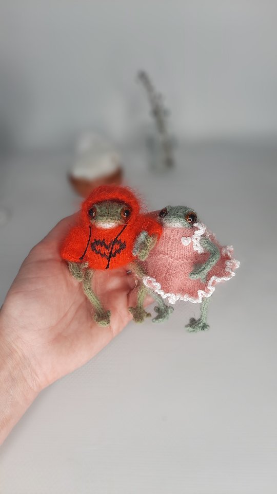 amigurushki_lv в LOOKY. #сделано__любовью,#лягуха,#frog,#frogdoll,#knittedfrog,#instafrog,#весна,#вязаниенаспицах,#frogfromtiktok,#вязаниеназаказ,#мистержаб,#mylove,#брелок,#моиминики,#одеждадлякукол,#вязанаяшапка,#handmadegoldenbee. Наконец-то! Наконец-...