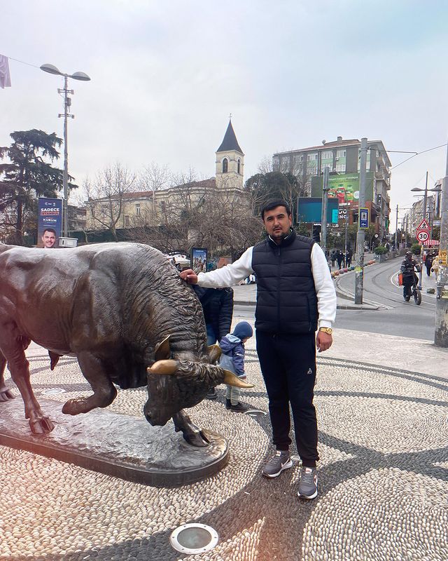 fayzbek_singer в LOOKY. . Buqa manu suzmoqchi ...