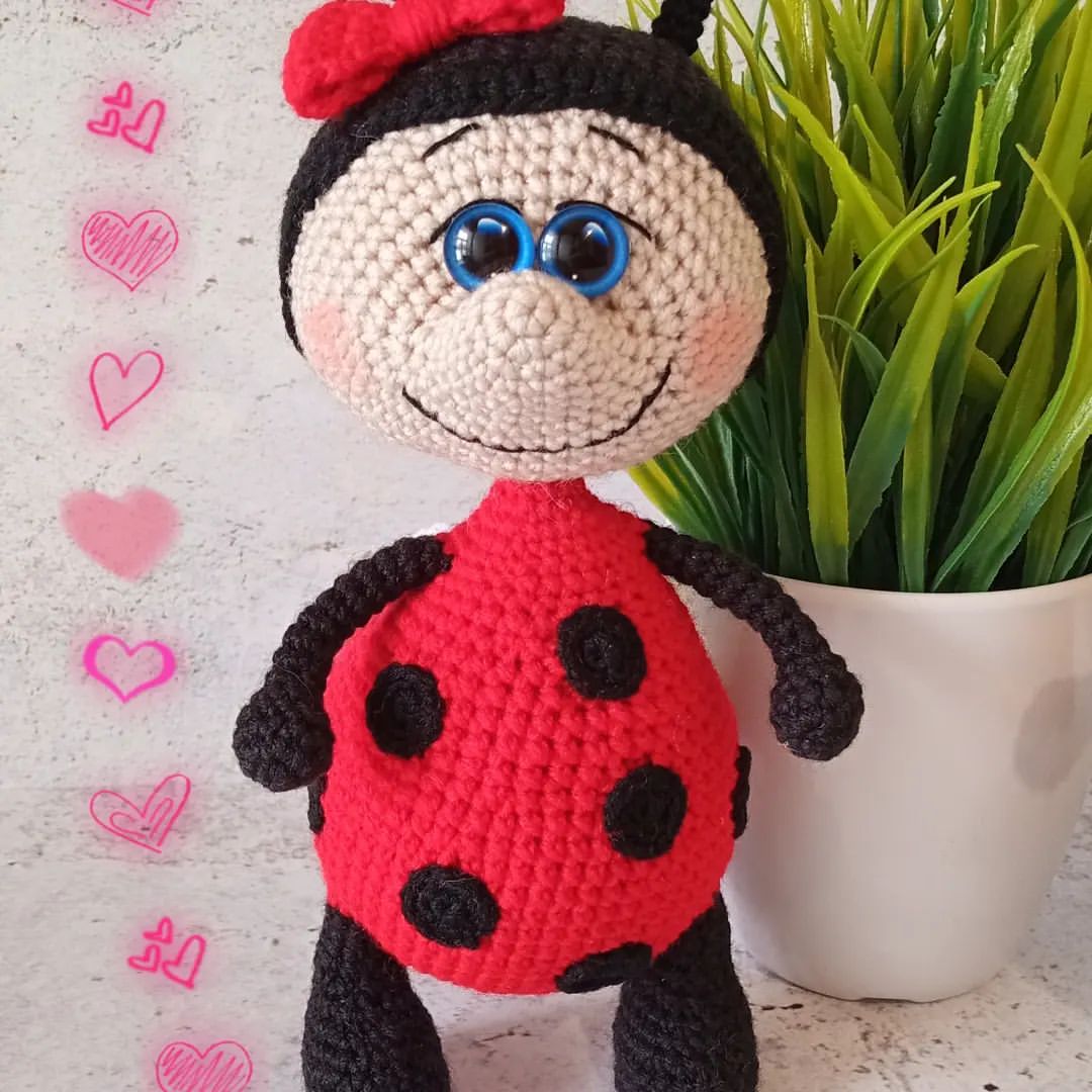 Связана  букашечка по МК Пчелёныш Жужик.
МК в группе:@evgeniya_pokhabova_toys

#игрушкикрючком#букашкикрючком#тверьвяжет#амигуруми