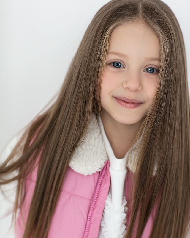 kira_gasanalieva в LOOKY. #кирагасаналиева,#kiragasanalieva,#дети,#мода,#модели,#стиль,#красота,#модныедети,#стильныедети,#красивыефото,#детимодели,#модадети,#детскиймоделинг,#детскаямода,#девочкамодель,#инстадети,#красивыедети,#рекламадети,#синиеглаза,#ребенокмодель,#модныйлук,#babylook,#fashion,#models,#style,#modelkids,#instamodel,#babymodel,#photo,#bestphoto. Пока мама вся в рабо...