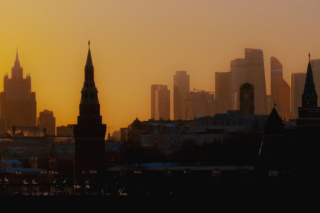 leonidelenin в LOOKY. #москва,#закат,#золотойчас,#moscow,#sunsetphotography,#goldenhour,#leica,#leicactyp112. Сегодня в Москве дав...