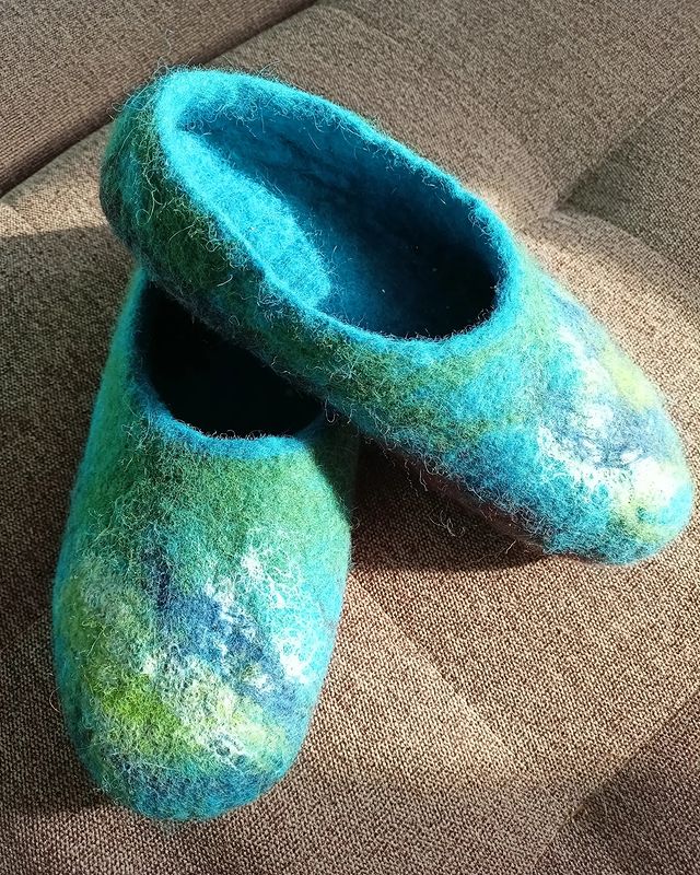 krylenkoelena в LOOKY. #валяние,#тапочкиизшерсти,#хобби. #валяние #тапочкиизш...