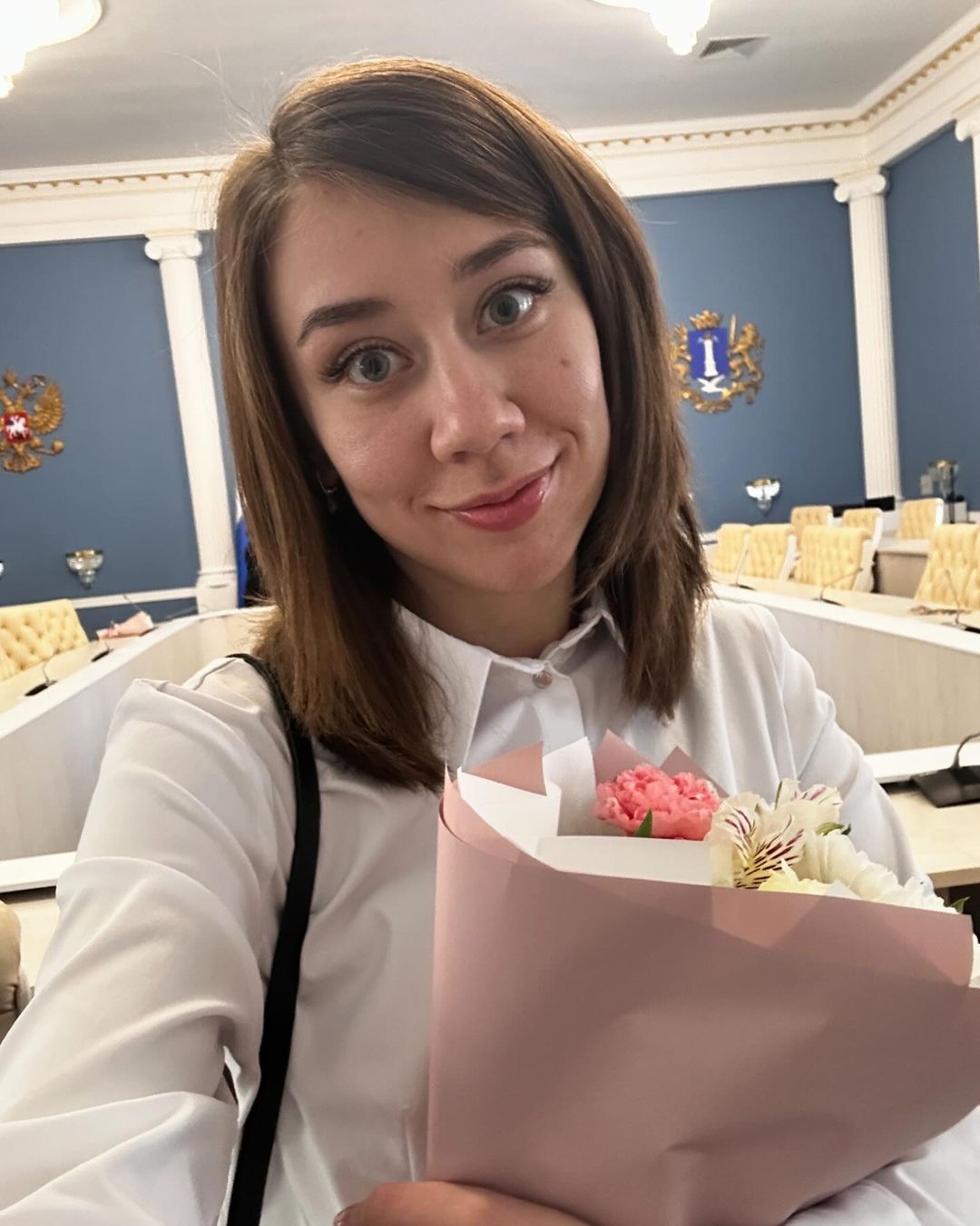 С праздником, милые леди💖