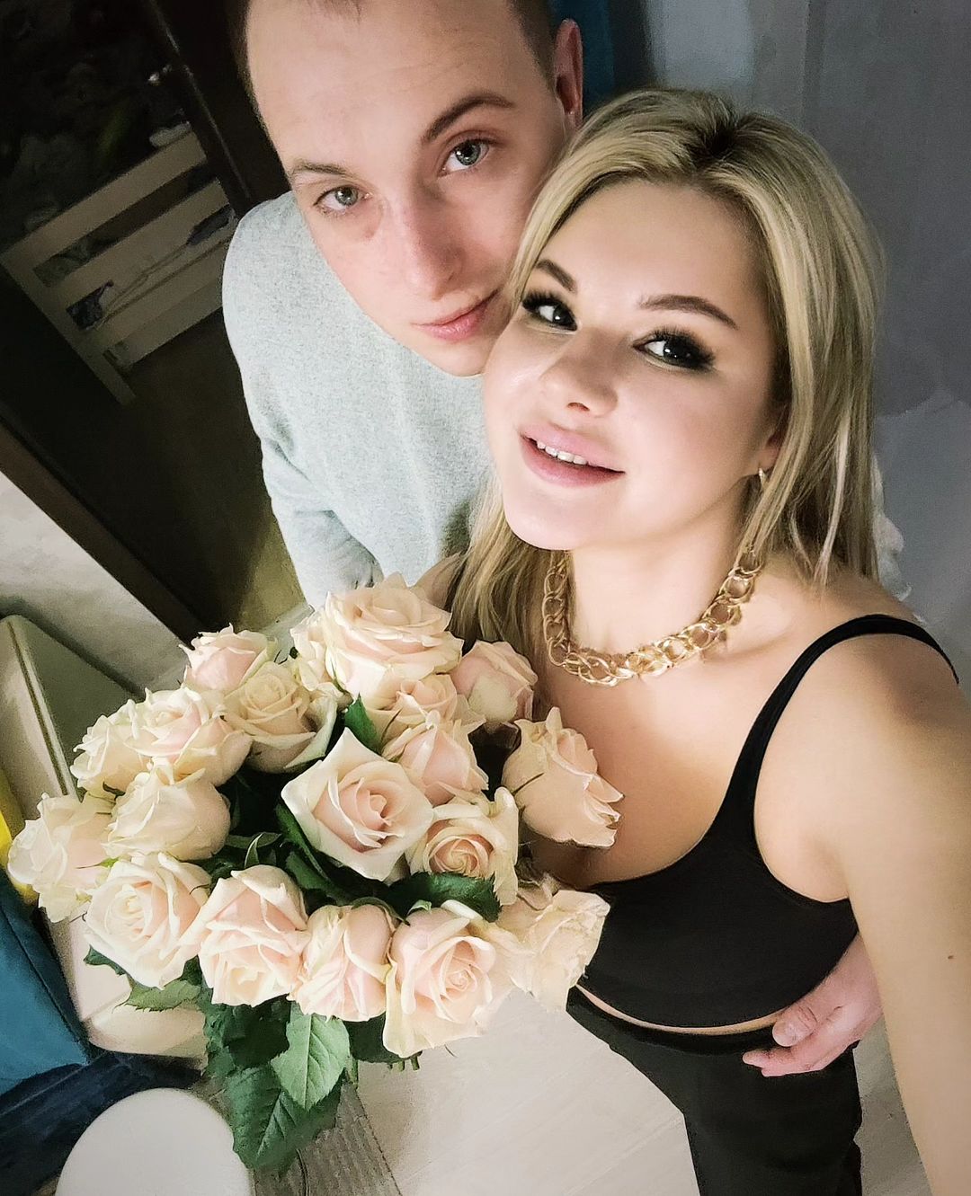 Мне ничего не нужно от тебя на 8 марта, просто будь всегда со мной рядом, с карточкой.... Когда я буду ходить по торговому центру 😆