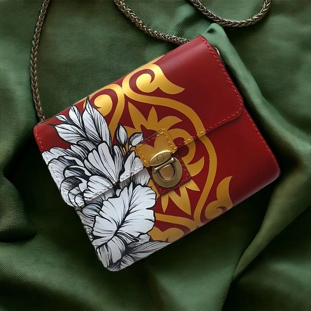aleksandra_krashe в LOOKY. #рисование,#кастом,#кастомизация,#кастомизацияодежды,#росписьодежды,#росписьнаодежде,#росписькожи,#росписьсумки,#сумкаручнойработы,#кастомсумки,#кастомизациясумки,#декола,#деколапокоже,#decola,#decolaleather,#новосибирск,#казахстан,#семей,#устькаменогорск,#астана,#алматы,#орнамент,#казахскийорнамент,#пион,#пионы,#краснаясумка. "ДЕЛАЙ ТО, ЧТО ДЕЛАЕ...