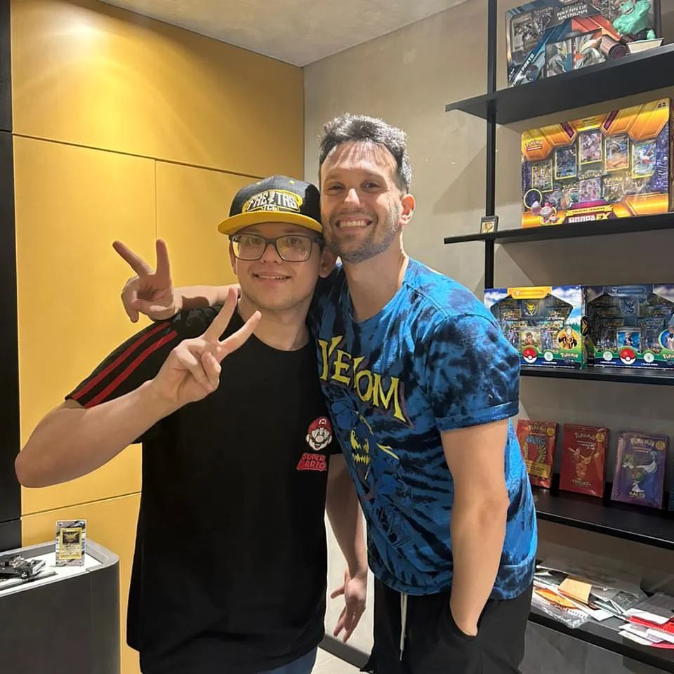 gabemiranda27 в LOOKY — Encontro ÉPICO com o @capitaohunter na inauguração da loja f