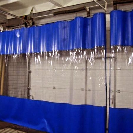Плотный занавес для автомойки – незаменимый элемент, который разделяет проемы боксов и защищает их от проникновения влаги. Предлагаем изготовление штор из ПВХ, которые будут практичным решением даже в условиях повышенной загруженности.