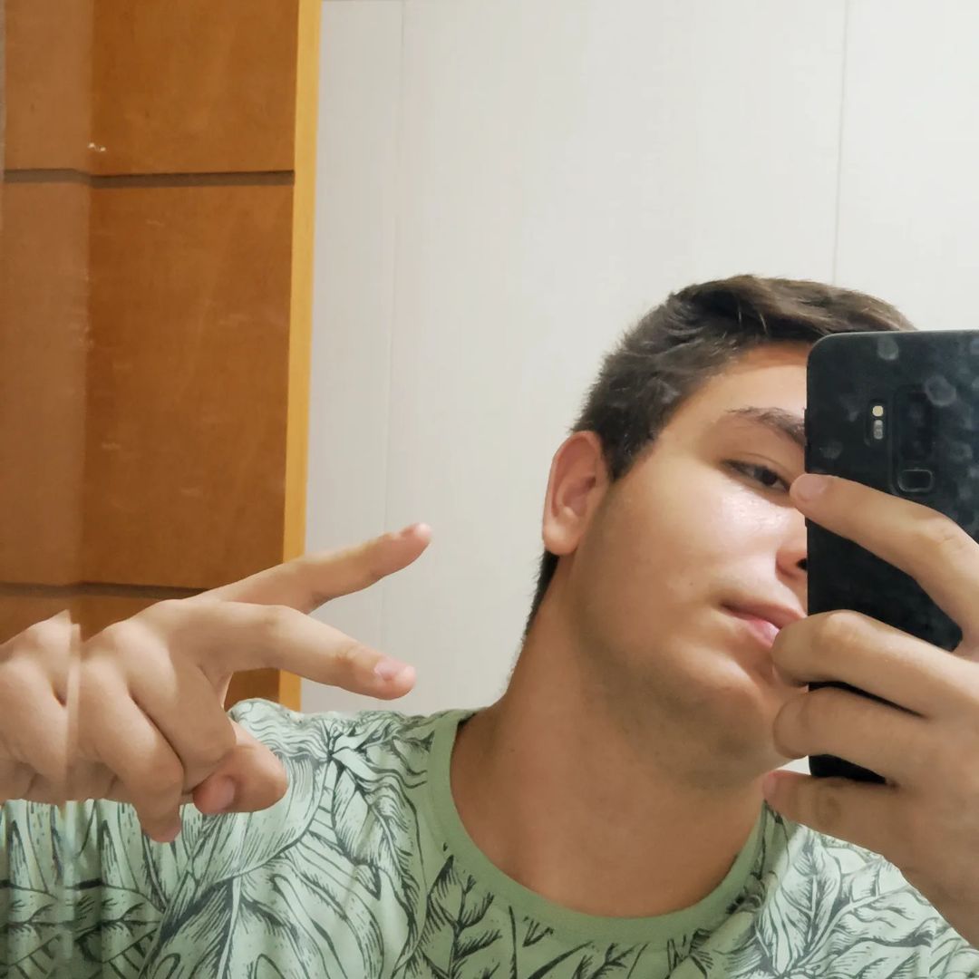 No espelho🤓
