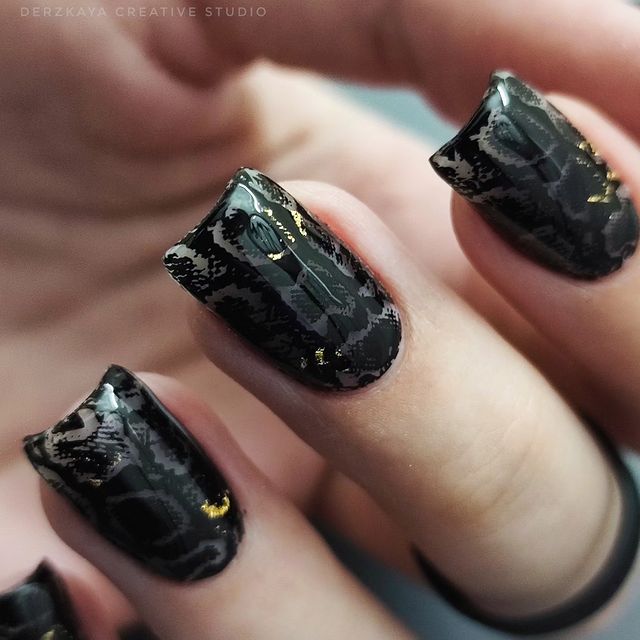 dasha.ai.art в LOOKY. . Black 🖤

А вы любит...