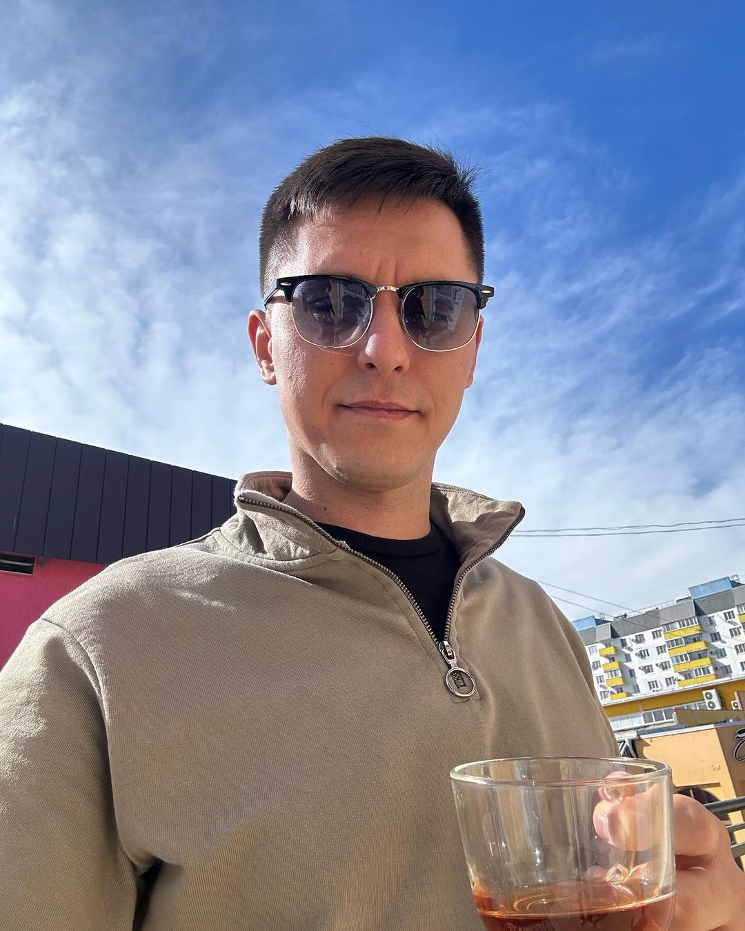 Недавно я подвернул ногу и пошел к врачу. Врач сказал, что все могло быть гораздо хуже. Я мог подвернуть джинсы🙃
