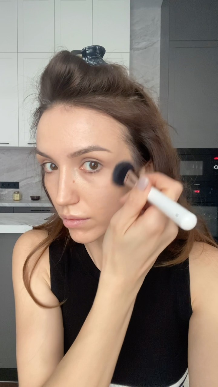 artofstylestudy в LOOKY. #нск,#новосибирск,#макияж,#визаж,#makeup,#makeuptutorial,#makeupartist. Учусь наносить косме...