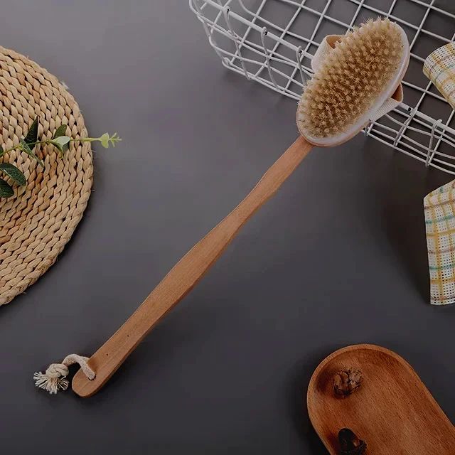 Как ускорить процесс похудения между нашими сеансами? 😍
И можно ли это сделать🤔 Можно!
Мы услышали ваш запрос и решили сделать целую рубрику для ответа на этот вопрос!

Сегодня у нас на повестке дня
🌿Массаж сухои‌ щеткои‌🌿

Драйбрашинг или сухои‌ массаж — простой способ улучшить внешнии‌ вид кожи тела. Этот ритуал ухода за собои‌ веками практиковался в разных культурах и был известен еще‌ во времена Древнеи‌ Греции и Рима. В аюрведе чистку сухой кожи называют гаршана — считается, что метод помогает повысить жизненныий тонус и придать энергию.

Ну раз этот способ использовался веками, то и тебе стоит попробовать 😘 Тем более, что он действительно помогает ускорить процесс похудения.

➡️Рассмотрим почему:
Главный принцип сухого массажа — двигаться по направлению лимфы, то есть снизу вверх: от ступней к сердцу. Во время процедуры происходит отшелушивание ороговевших клеток и тонизирование кожи. Такой массаж помогает обновить кожу, стимулирует кровообращение и лимфатическую систему, активизирует обменные процессы. Именно это нам необходимо, чтобы сделать растяжки на теле менее заметными, а кожу гладкой и сияющей✨

Итак, как правильно делать массаж, которыи‌ займет у вас всего 15 минут.

1️ Кожа (как и ще‌тка) должна быть сухой. Влажную распаренную кожу проще травмировать.
2️ Начинайте с 3—6 минут массажа в день. Постепенно, когда кожа привыкнет, увеличьте продолжительность сеанса до 10–15 минут.
3️ Движения в области голеней, коленей и бе‌дер должны быть длинными и прямыми. В области ягодиц массаж проводят круговыми движениями. Проблемным зонам стоит уделить больше внимания, тогда как живот и грудь лучше не массировать интенсивно. Линии движения обозначены на фото в карусели.
4️ Избегайте задевать лимфоузлы, кожу внутренней поверхности бе‌дер, зоны под подмышками и коленями и область сердца.
5️ Завершите драйбрашинг контрастным душем, чтобы смыть ороговевшие клетки.
6️ После душа нанеси крем для тела и почувствуй себя самой красивой!

Вот такои‌ не сложный способ массажа - приятен и полезен.

Есть противопоказания! Смотри фото в карусели➡️

Кто будет пробовать, жде‌м рассказа от вас 😘