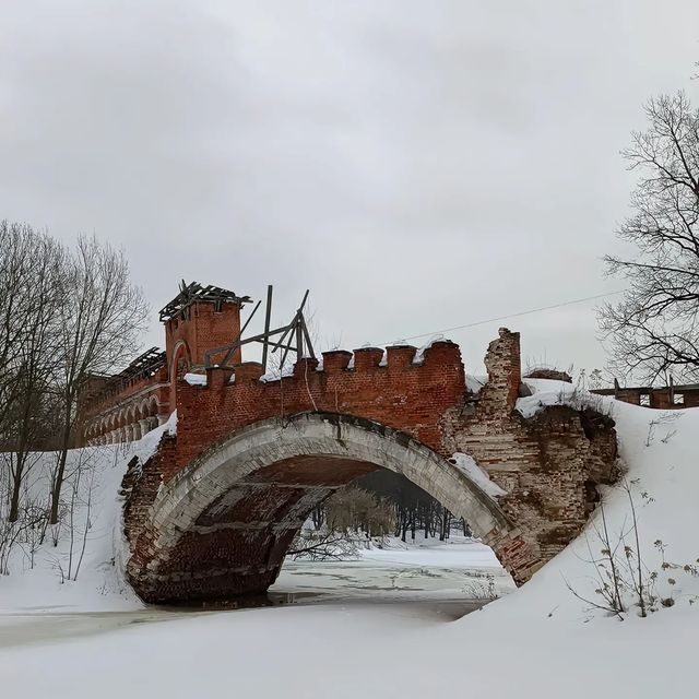 progulka7 в LOOKY. . Большой, каменный, г...