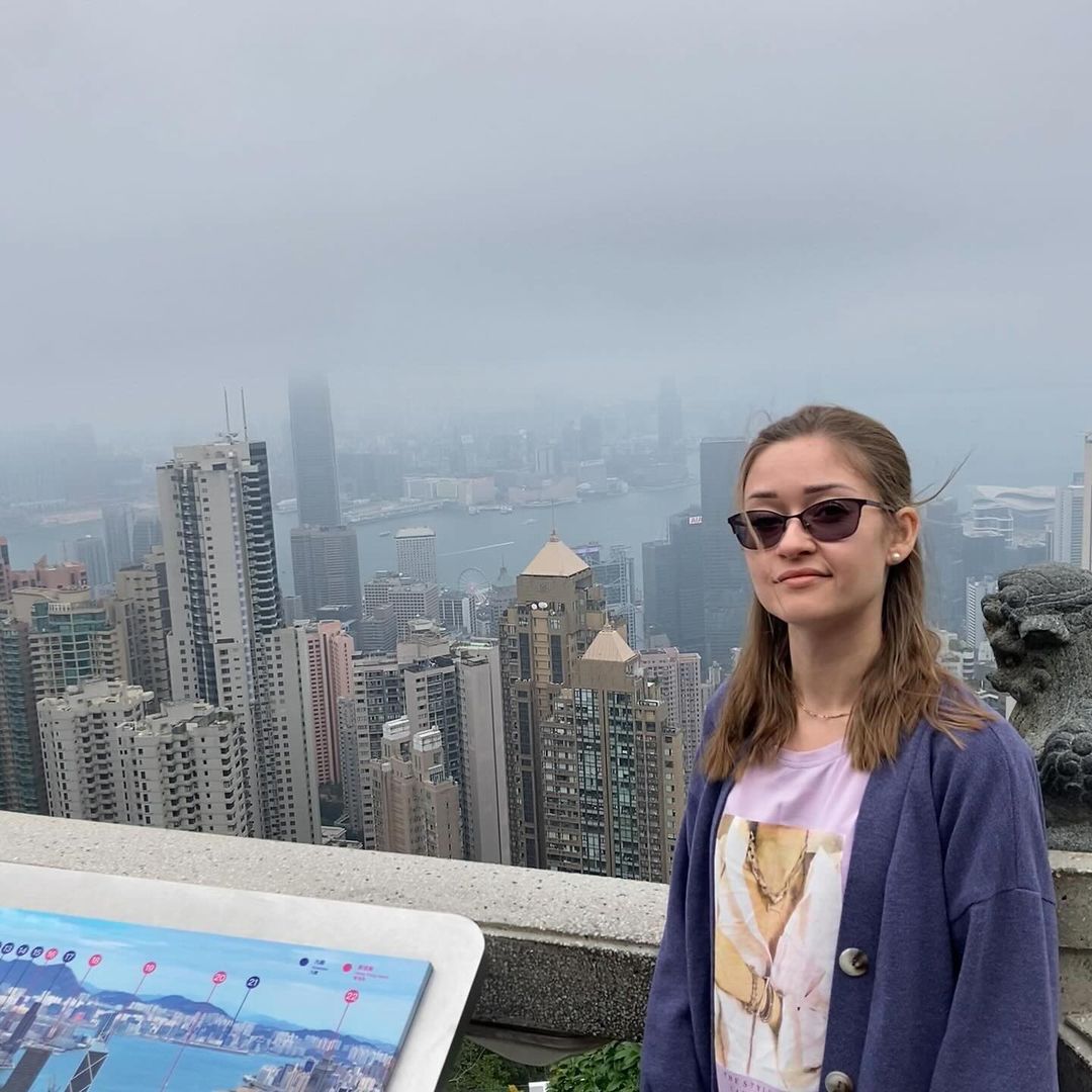 yuliya.apple in LOOKY. #достопримечательность,#путешествие2024,#восторг,#victoriapeakhongkong,#thepeak,#chinatravel,#hongkong,#lifeblog,#lovelife. ⛰️Пик Виктория 
пред...