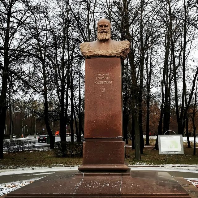 progulka7 в LOOKY. . Бюст 'Отцу русской а...
