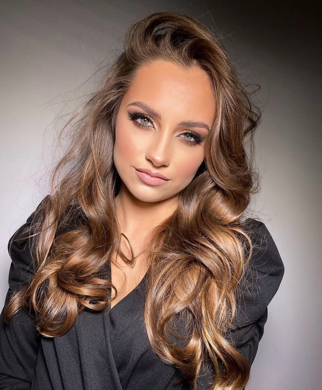 adeliya_makeup_ в LOOKY — #укладкаволосказань 
#локоныказань
#визажистказань
#макияжка