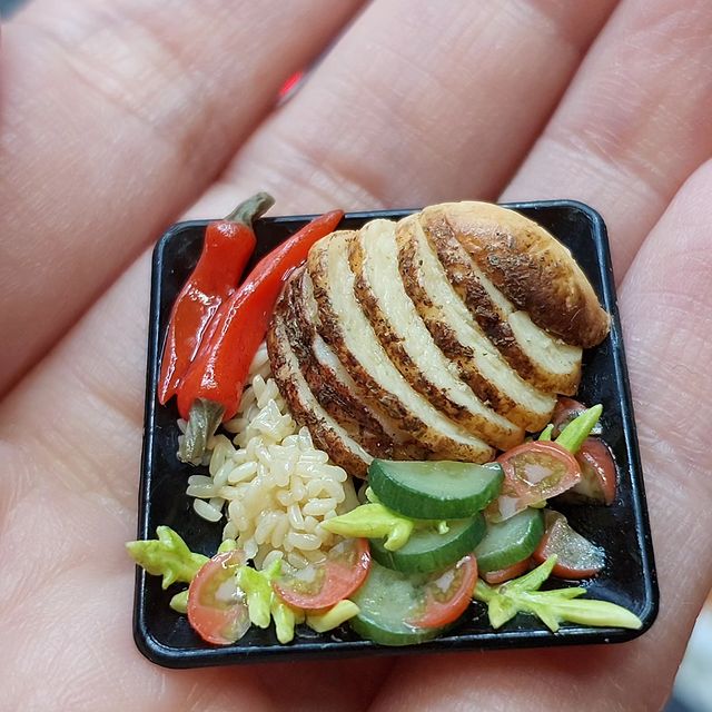 miniature_kuklyandia в LOOKY. #miniKadyrova#miniaturehandmade#minifood#miniature#miniaturedollhouse#miniaturefood#foodsfordolls#barbie#barbiecollector#barbiephotography#art#barbiedoll#clayart#ITClub#ITDoll#fakefood#clay#миниатюра#полимернаяглина#Integritytoys#кукольнаяеда#куклыдома#хендмейддлякукол#хобби#хоббидлядуши#хендмейдминиатюра#барби#еданаладошке#едадлякукольногодомика#едаизполимернойглины. #miniKadyrova#miniat...