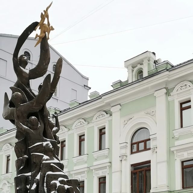 progulka7 в LOOKY. . У входа в церковь Ро...