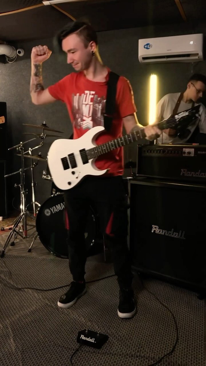 serg_skrime в LOOKY. #трэк,#рок,#релиз,#sergskrime,#metal,#metalmusic,#metalcore. Готовим мощный трэк ...