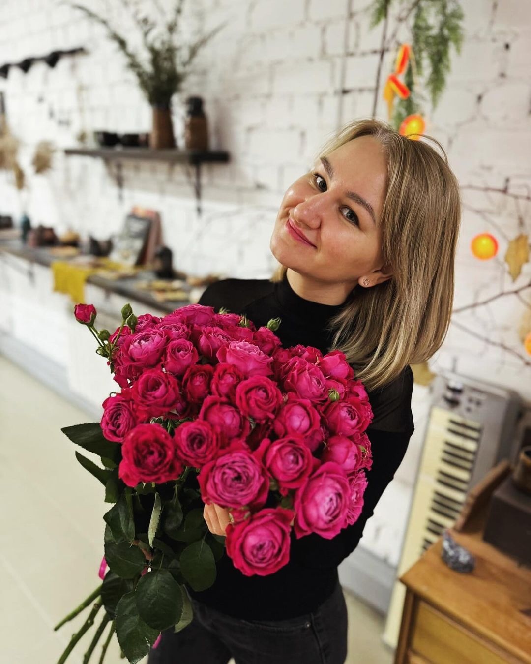 33! Полет нормальный!
Говорят, возраст Христа!
Говорят, после 33 жизнь только начинается и мне определено есть, что посмотреть! 
Спасибо всем кто рядом, спасибо всем кто поздравил, не забыл! 
Обнимаю каждого, обнимаю весь мир 🤗