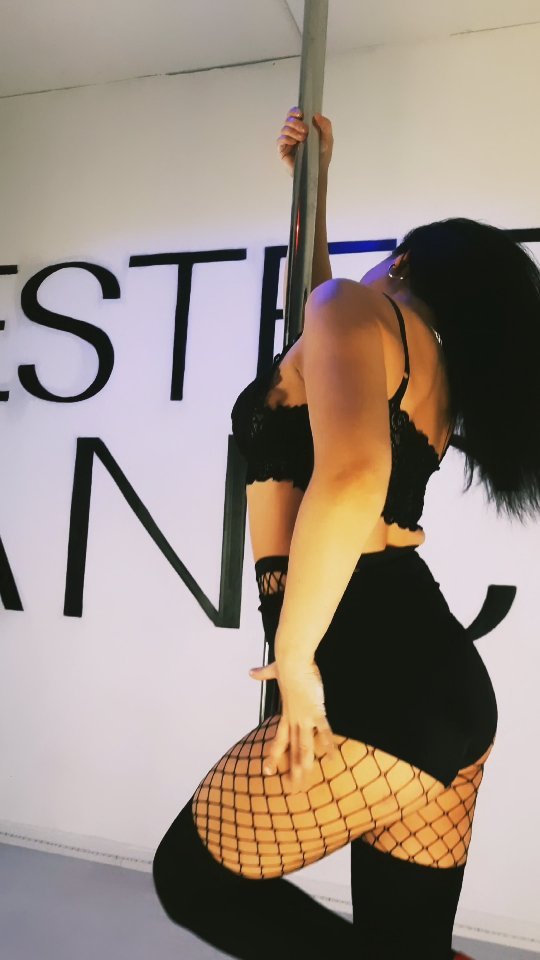 nataliadamirovna в LOOKY. #poleexotic,#poledance,#polesport,#фотосессия,#лепесткироз,#красивоевидео. #poleexotic #poledan...