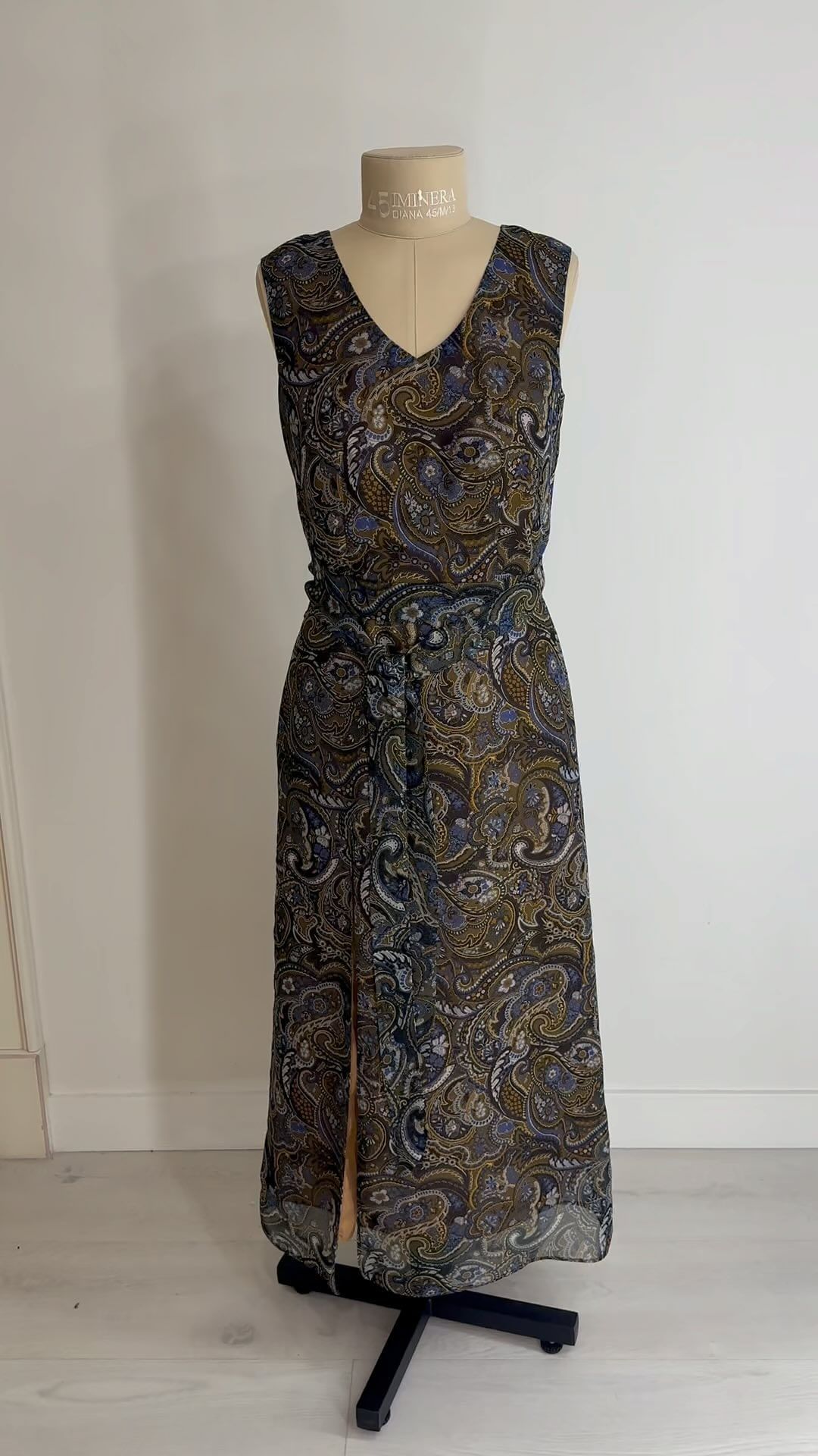 atelier_anisa в LOOKY. #платье#платьеналето#летнееплатье#женскоеплатье#платьедляженщин#женскаяодежда#лето#ательемосква#ателье#одежданазаказ#одежда#индивидуальныйпошиводежды#одежданазаказ. Невесомое платье из ...