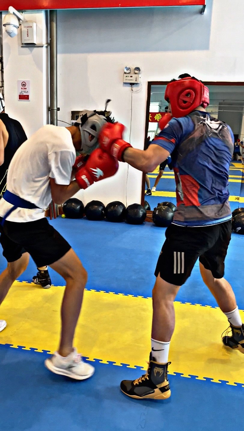 farukh_rakhmatullaev in LOOKY. #uzbekistan_inst,#бокс,#искусство,#чемпион,#соревнования,#стиль,#врек
#boxing,#champion,#boxingtraining,#boxingfan,#boxinggloves,#boxingworld,#instagood,#konsta,#china. Uzbekistan🇺🇿🥇
.
....