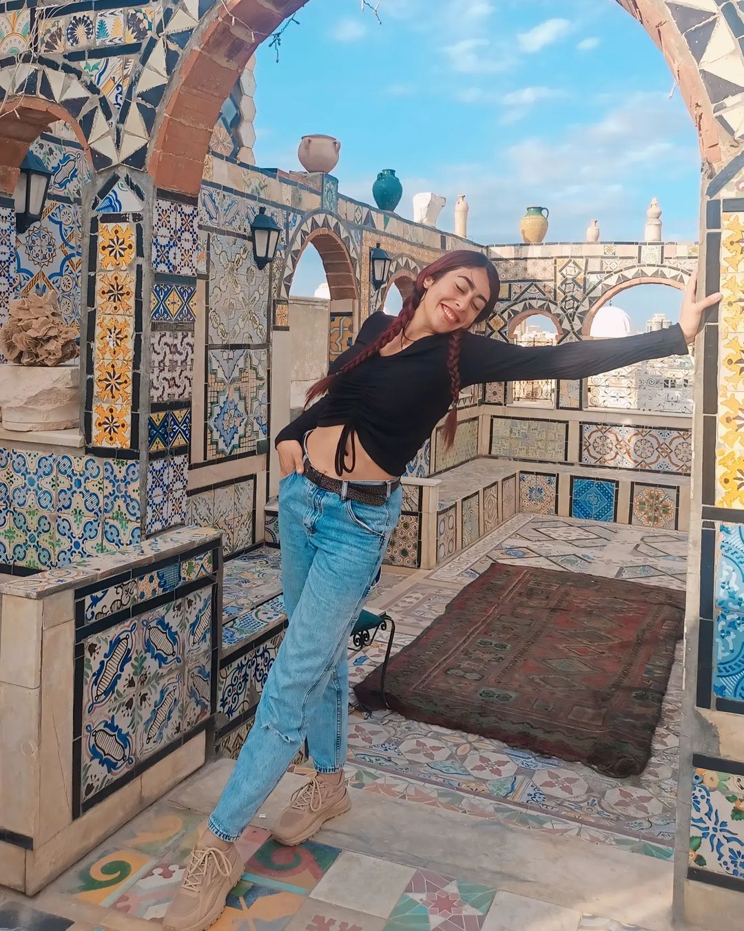 zaoualisara in LOOKY. . 🖤🔗