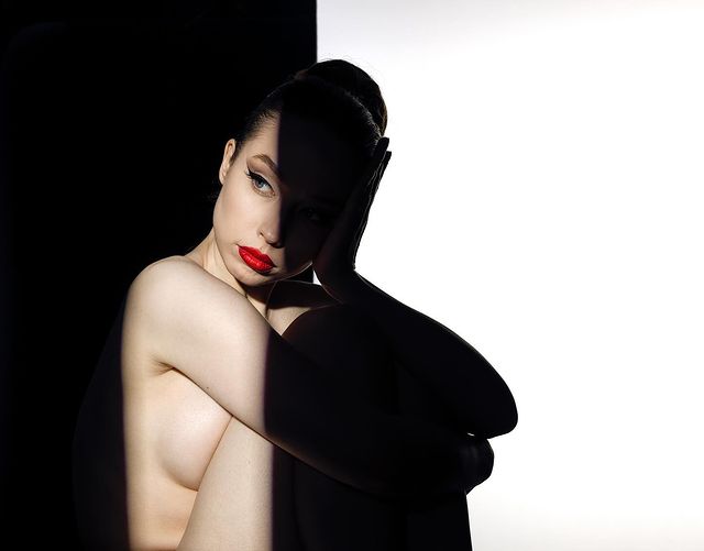 ivan_kremniov_ в LOOKY. #blackandwhite,#portrait_vision,#portraiture,#shadow,#photoshoots,#naked_girl,#naked_girl_shoutouts,#erotica,#eroticart. …

#blackandwhite 
#...