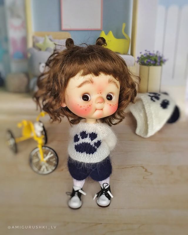 amigurushki_lv в LOOKY. #сделано__любовью,#кукуша_lv,#qbaby,#qbabydoll,#bjddoll,#кубеби,#blythe,#одеждадлякукол,#аутфитблайз,#dollcollector,#кукларучнойработы,#artistdoll,#кукла,#купитькуклу,#doll,#qbabyqbaby👶🏻,#collectiondoll,#sale,#knitfordolls,#интерьер,#bjdmaking,#вязанаяшапка,#панда,#panda,#little,#вналичии. -Мам, можно я гулять...