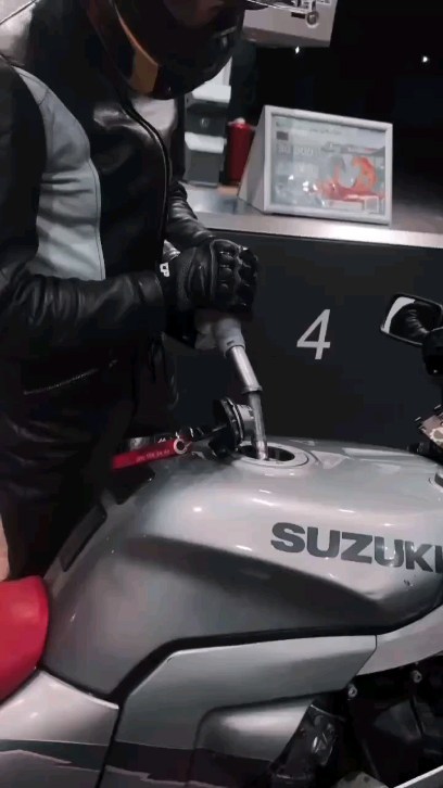 _sszloyden_ в LOOKY. #suzuki,#gsxr750. #suzuki#gsxr750