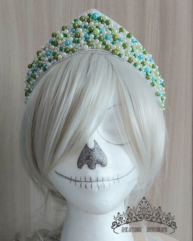 kokoshnik_skazki_severa в LOOKY. #кокошник,#кокошникручнойработы,#венец,#ручнаяработа,#поджемчуг,#аксессуарыдляволос,#вышивкабисером,#вышивка,#бисер,#бусины,#Карелия,#кемь,#сказкиСаша,#сказки_севера. #кокошник #кокошникр...