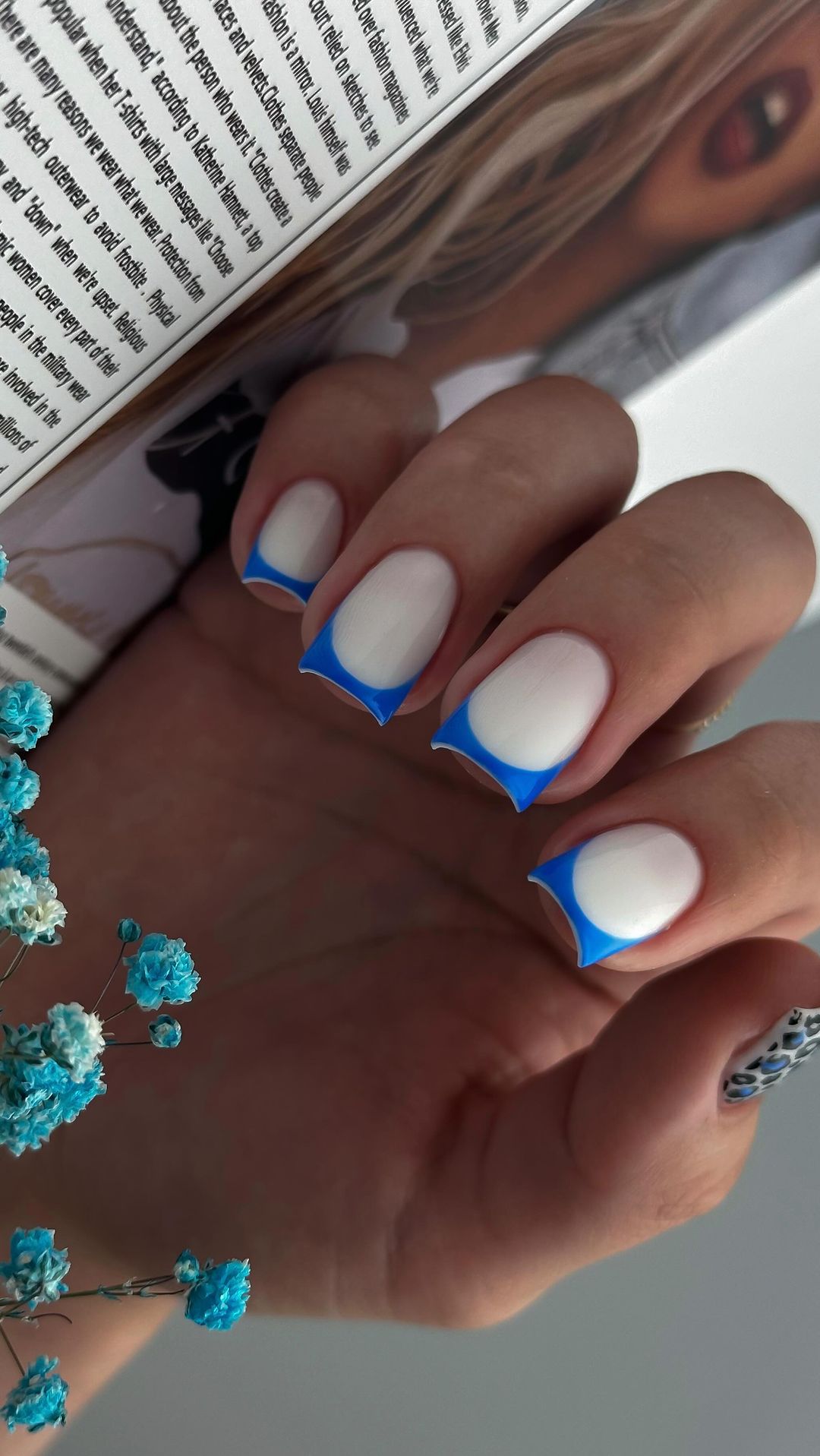 krokhina_nail_ в LOOKY. #маникюр,#маникюрартём,#маникюрвладивосток,#гелик,#наращивание,#наращиваниеногтей,#тренды,#ногтиновинки,#ногти,#обзоры,#материалы. 💙+🤍=любовь от @evi...