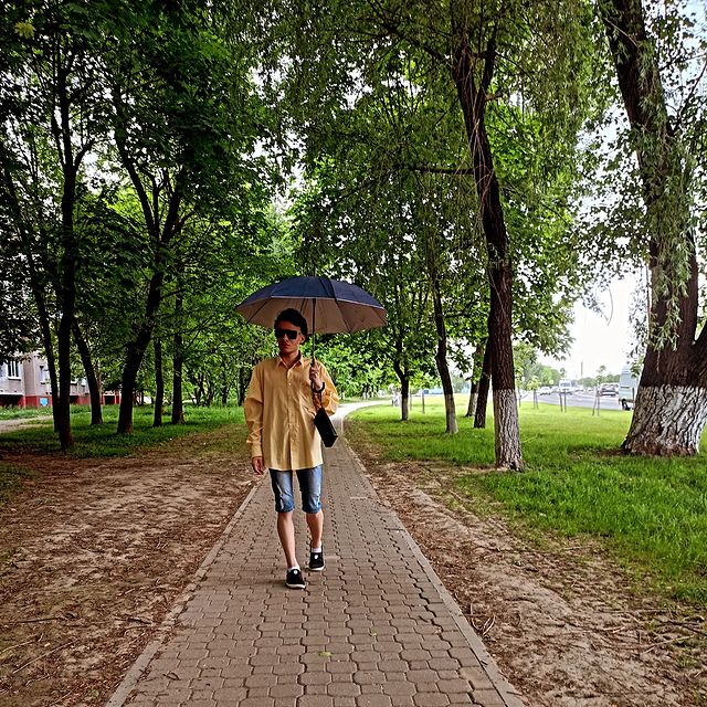 Evgeniy Echardo в LOOKY. #lloviendo,#enlacalle,#calientecaliente,#chicocaliente,#locoboy. Buen Día! 
Está llov...