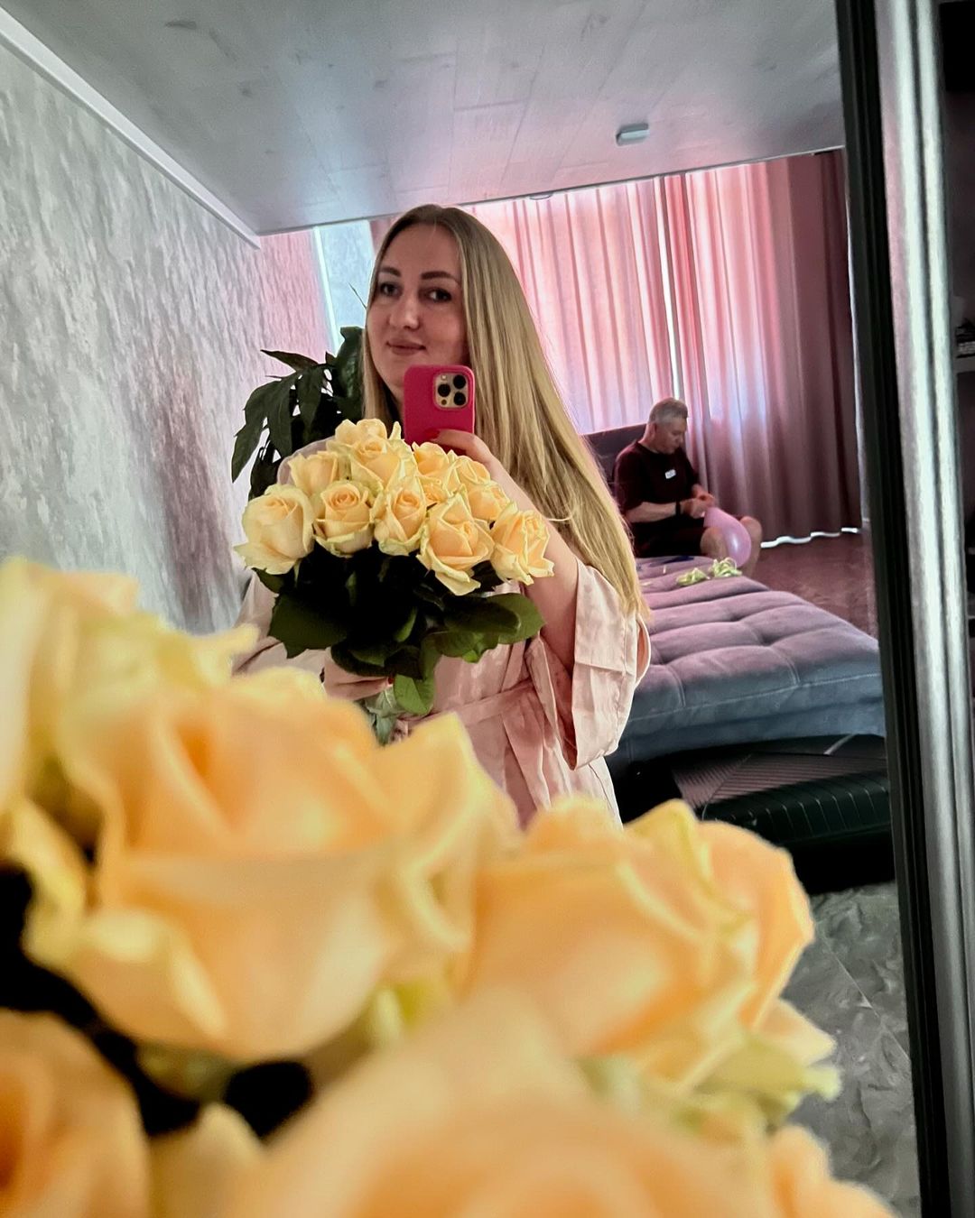 Один замечательный, тихий, прекрасный день…

Мне 41 и я Счастлива!!!❤️❤️❤️

Вокруг меня лучшие люди, любимая семья, заботливые родные, интересная жизнь, увлекательная работа, а самое главное в моем сердце-мир, покой и гармония…и я свято верю и молюсь , что скоро нас всех ждет спокойное небо и мир вокруг!
#happybirthday #моймир #моясемья
