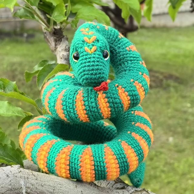 tatiana_z_toys в LOOKY. #символ2025,,#символгода,#вязанаязмея,,#мягкаяигрушка,,#ручнаяработа,,#пинтерест. Теперь эксперт с реа...
